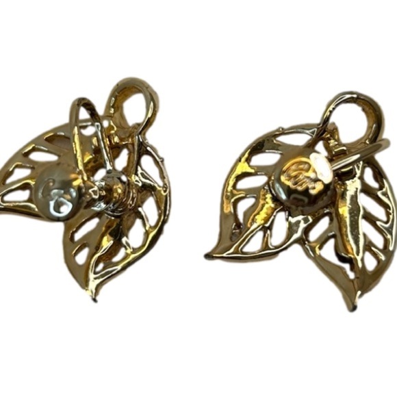 Coro Screw Back Earrings Gold Tone Faux Amethyst Stones Leaf Design - Picture 2 of 10